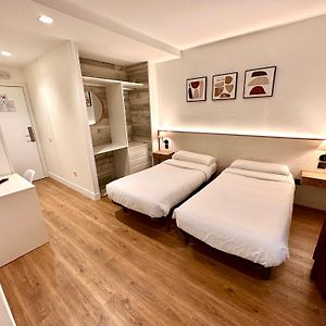 Twin Room Private Bathroom